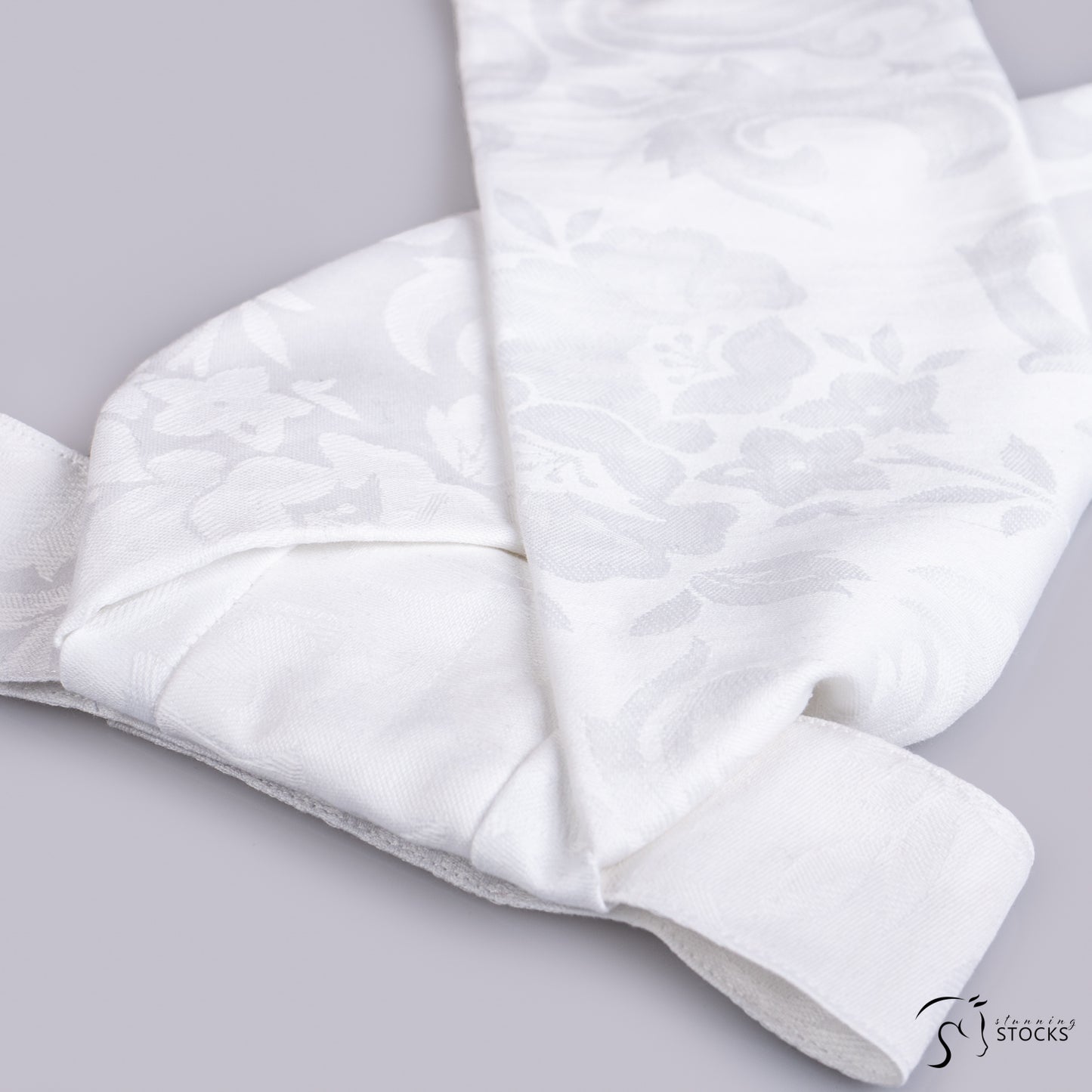Classic Cotton Brocade Stock with Pleated Anchor